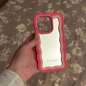 Kate Spade Pink & White Wavy Mirrored iPhone 15 Pro Case